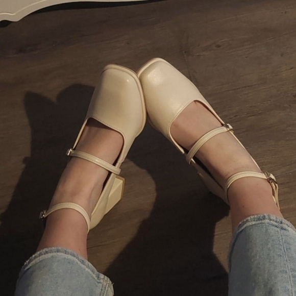 Beige/Cream Mary J Pumps - Picture 2 of 2